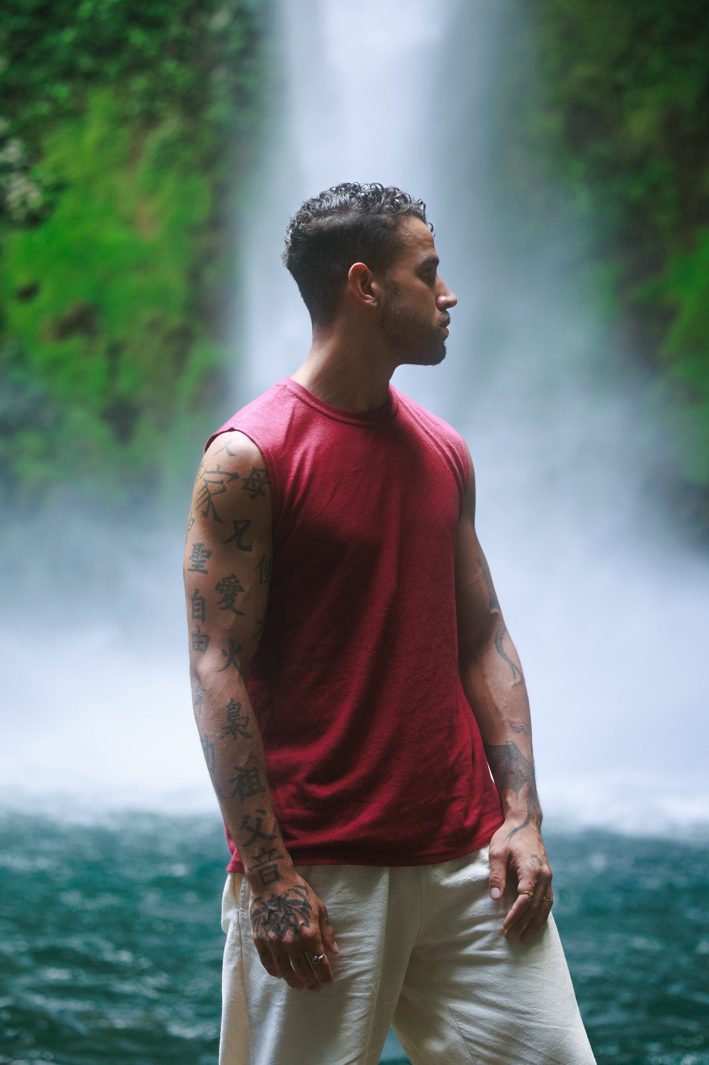 Mens sleeveless shirt in burgundy, made from hemp and organic cotton, ideal for workout and casual wear.