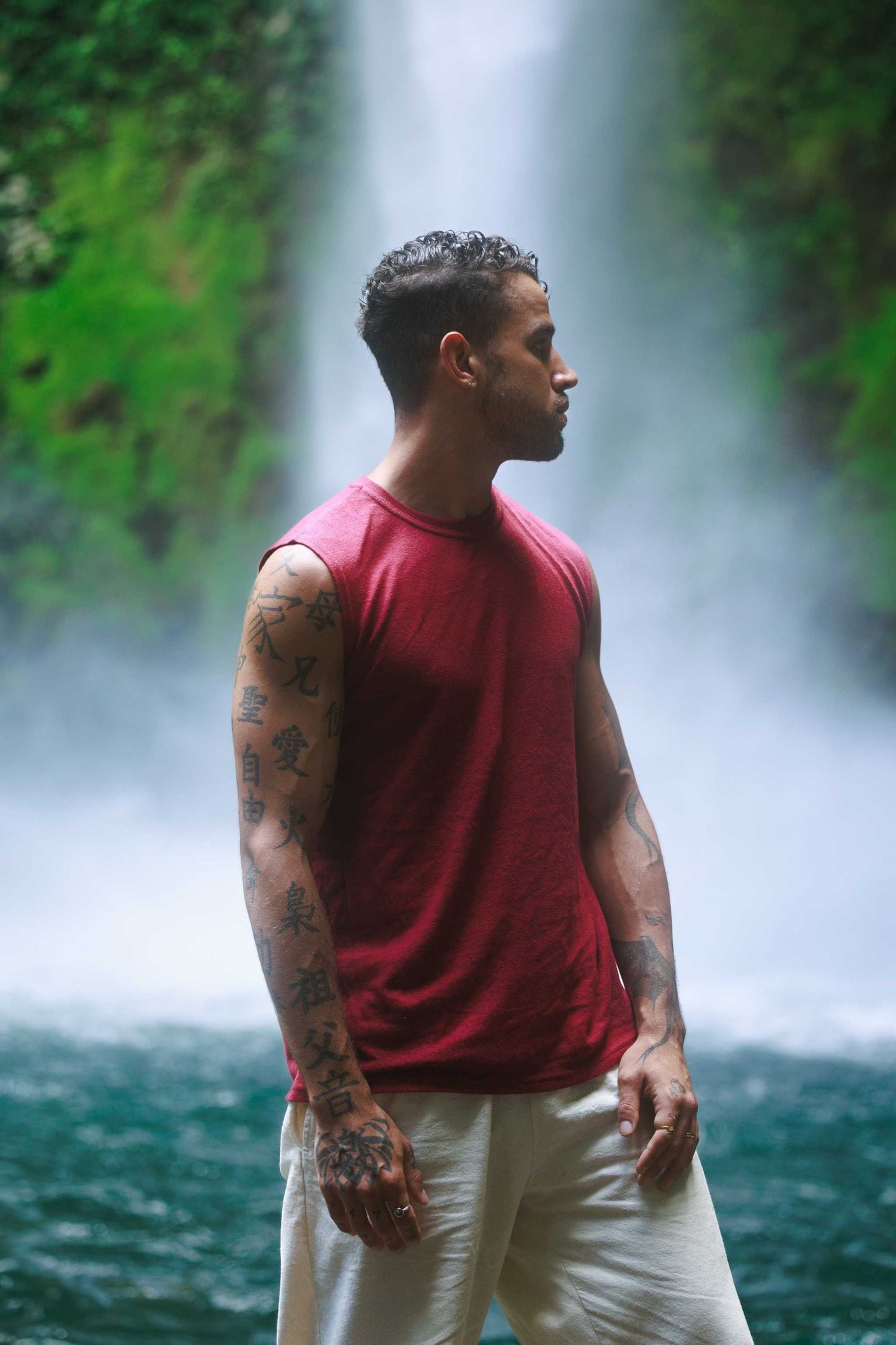 Mens sleeveless shirt in burgundy, made from hemp and organic cotton, ideal for workout and casual wear.