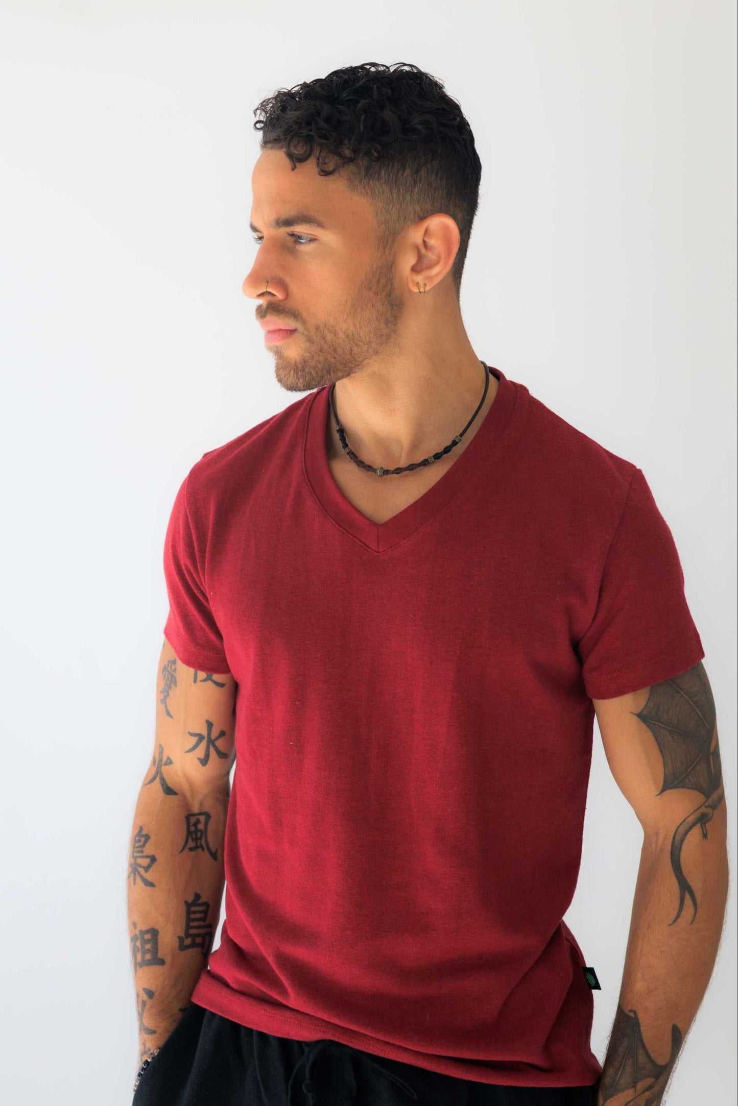 Men's burgundy hemp short sleeve V-neck shirt with slim urban fit