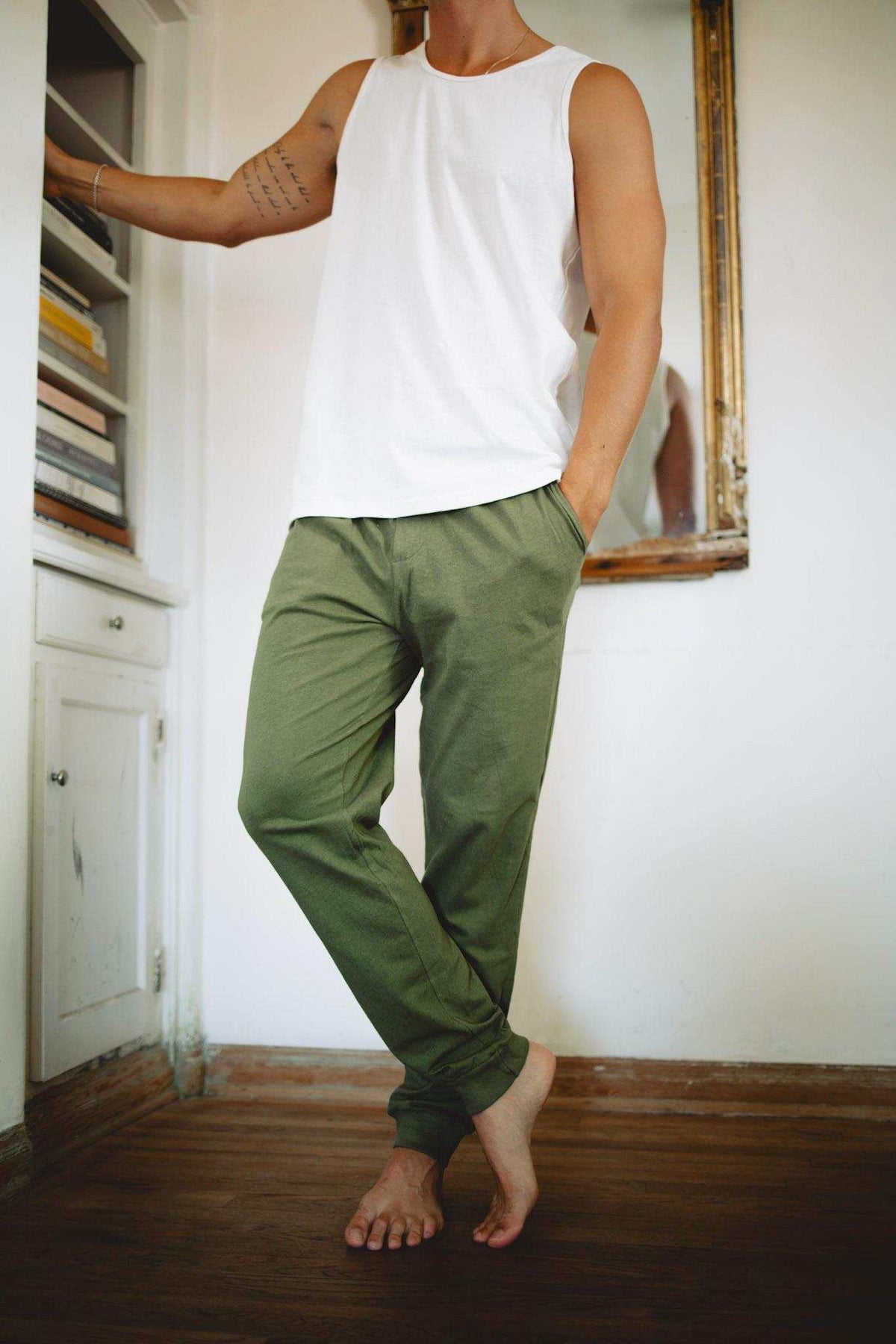 Mens Hemp Jogger pants in olive green, lightweight jersey with a relaxed fit, elastic waist, side pockets and tapered cuffs.