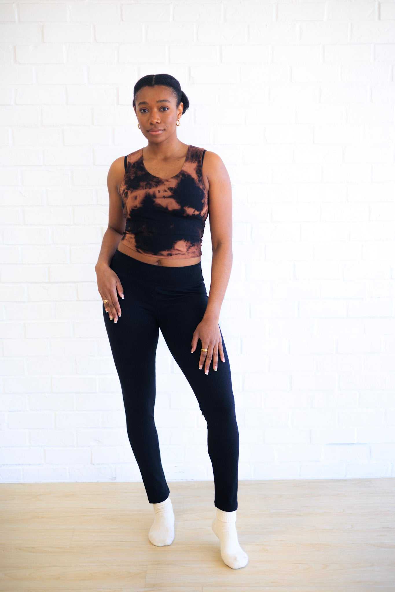 Premium hemp athletic leggings with elastic-free yoga waistband for yoga and travel