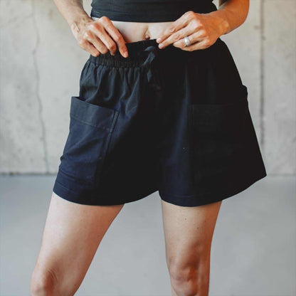 Black hemp shorts for women with elastic waistband and side pockets, made from sustainable hemp and organic cotton blend.