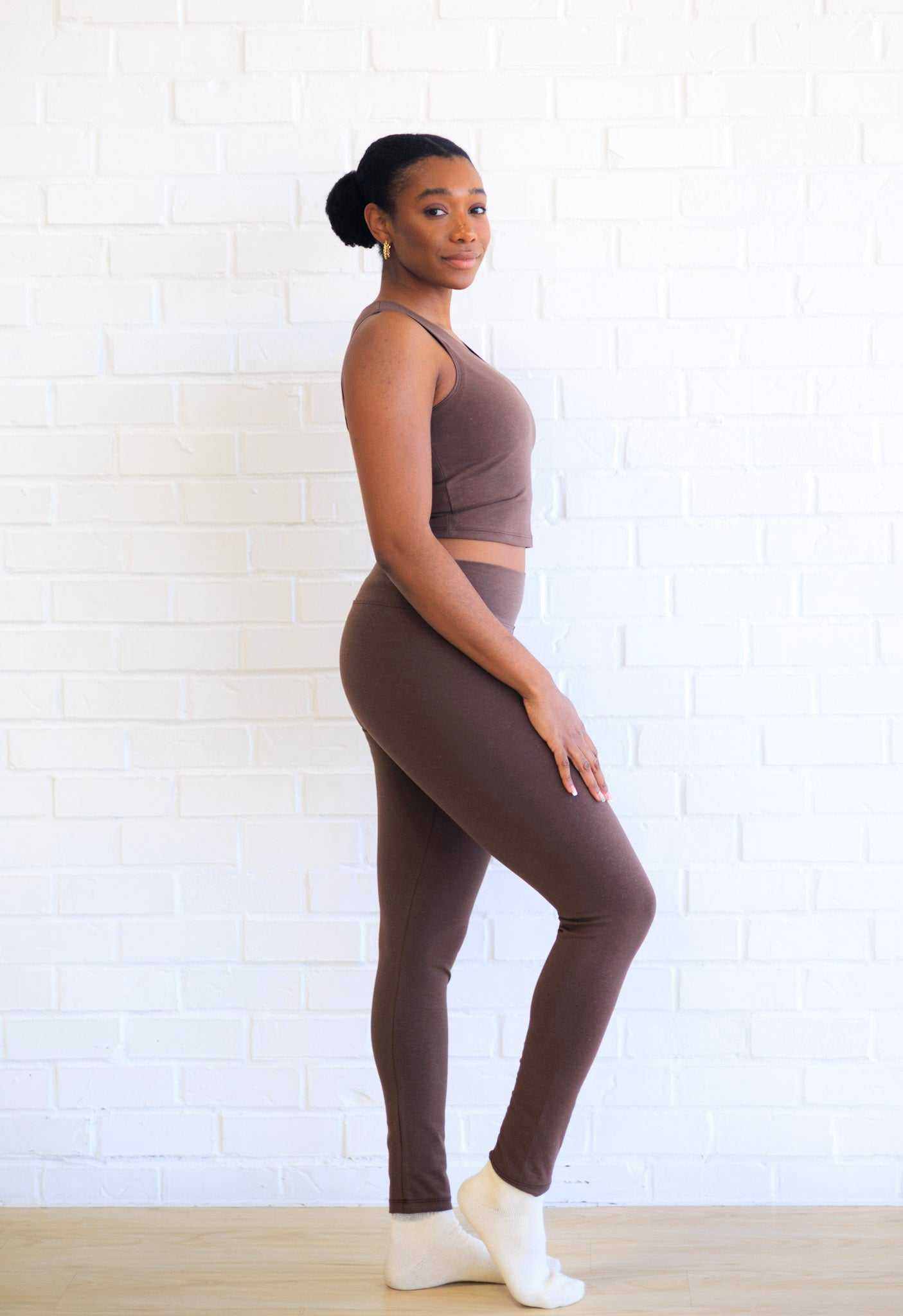 Natural Fiber Leggings Hemp Blend Pants Breathable Lightweight Design Sustainable Fashion Choice Comfortable Everyday Leggings Soft Fabric Feel Minimal Style Pants Earth Friendly Apparel Versatile Wardrobe Essential Perfect Yoga Leggings
