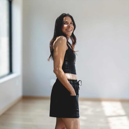 Black hemp shorts for women with elastic waistband and drawstring, made from sustainable hemp and organic cotton blend.