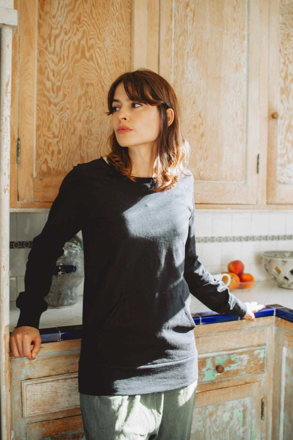 Hemp Sweatshirt Women in black with a soft jersey finish, long sleeves, and a simple round neckline