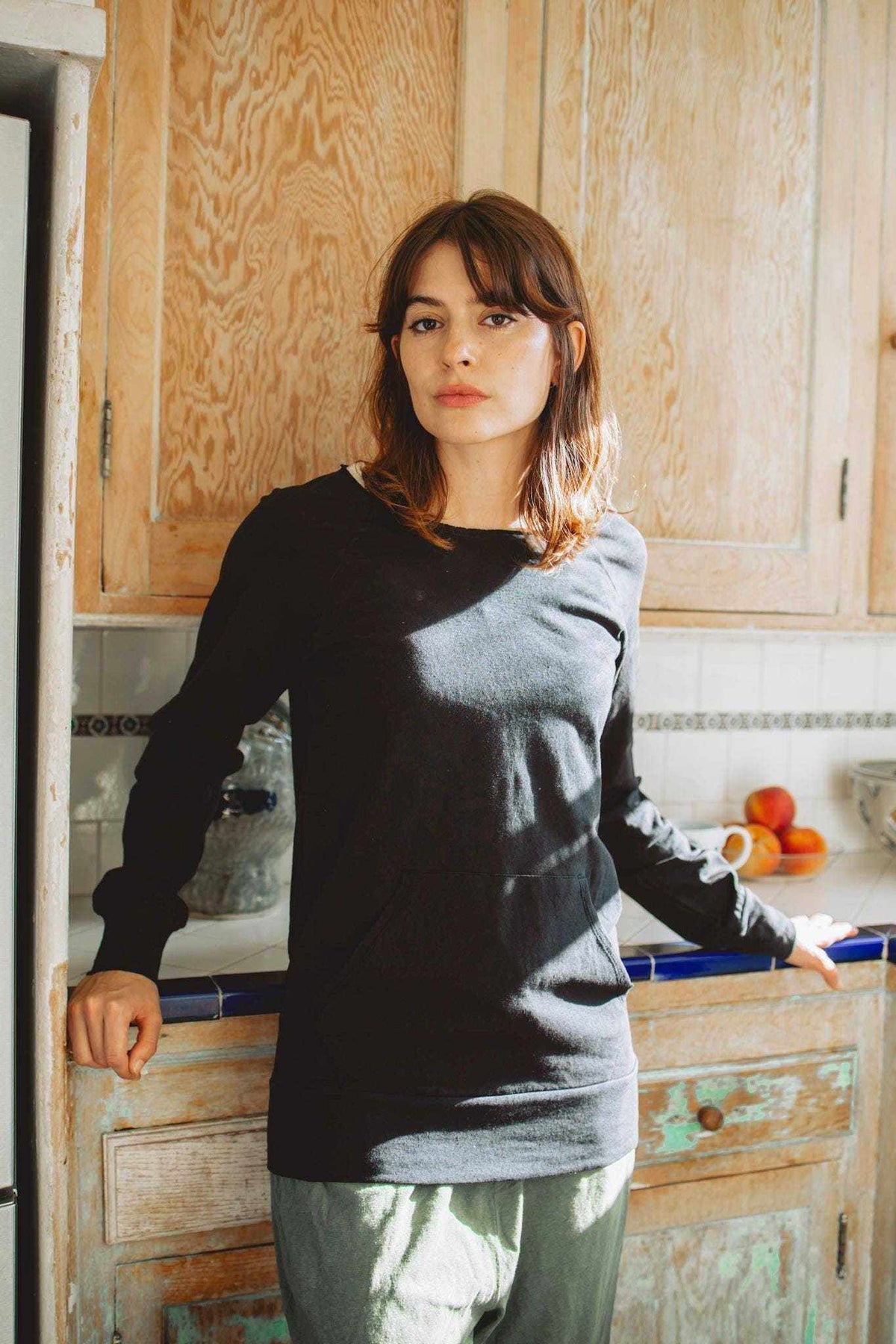 Hemp Sweatshirt Women in charcoal gray with long sleeves, a round neckline, relaxed fit and front kangaroo pocket