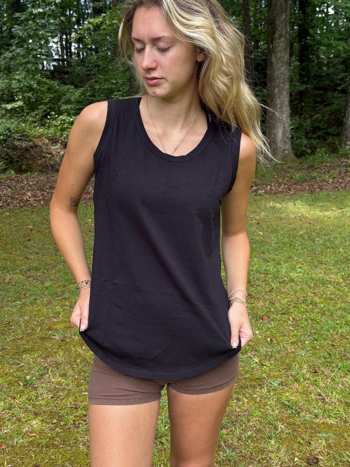 Organic Cotton Hemp Blend Tank Women Natural Fiber Summer Top Breathable Yoga Shirt Sustainable Clothing Choice Eco Friendly Sleeveless Design Soft Comfortable Fabric Lightweight Everyday Wear Minimalist Wardrobe Essential Perfect Active