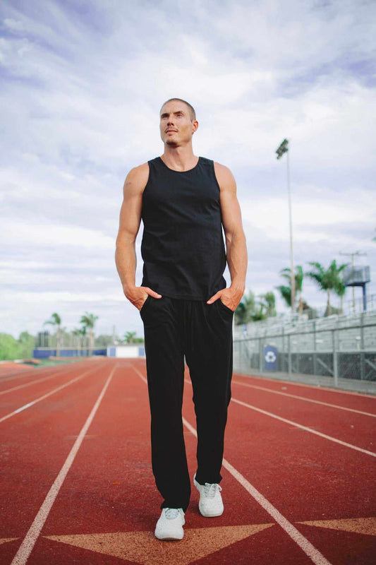 lounge pants in black hemp-cotton jersey with relaxed fit, elastic waist and functional side pockets